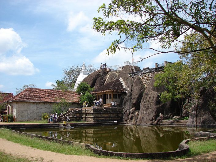 ISURUMUNIYA_ROCK_TEMPLE