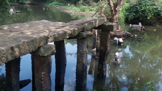 gal-palama-stone-bridge